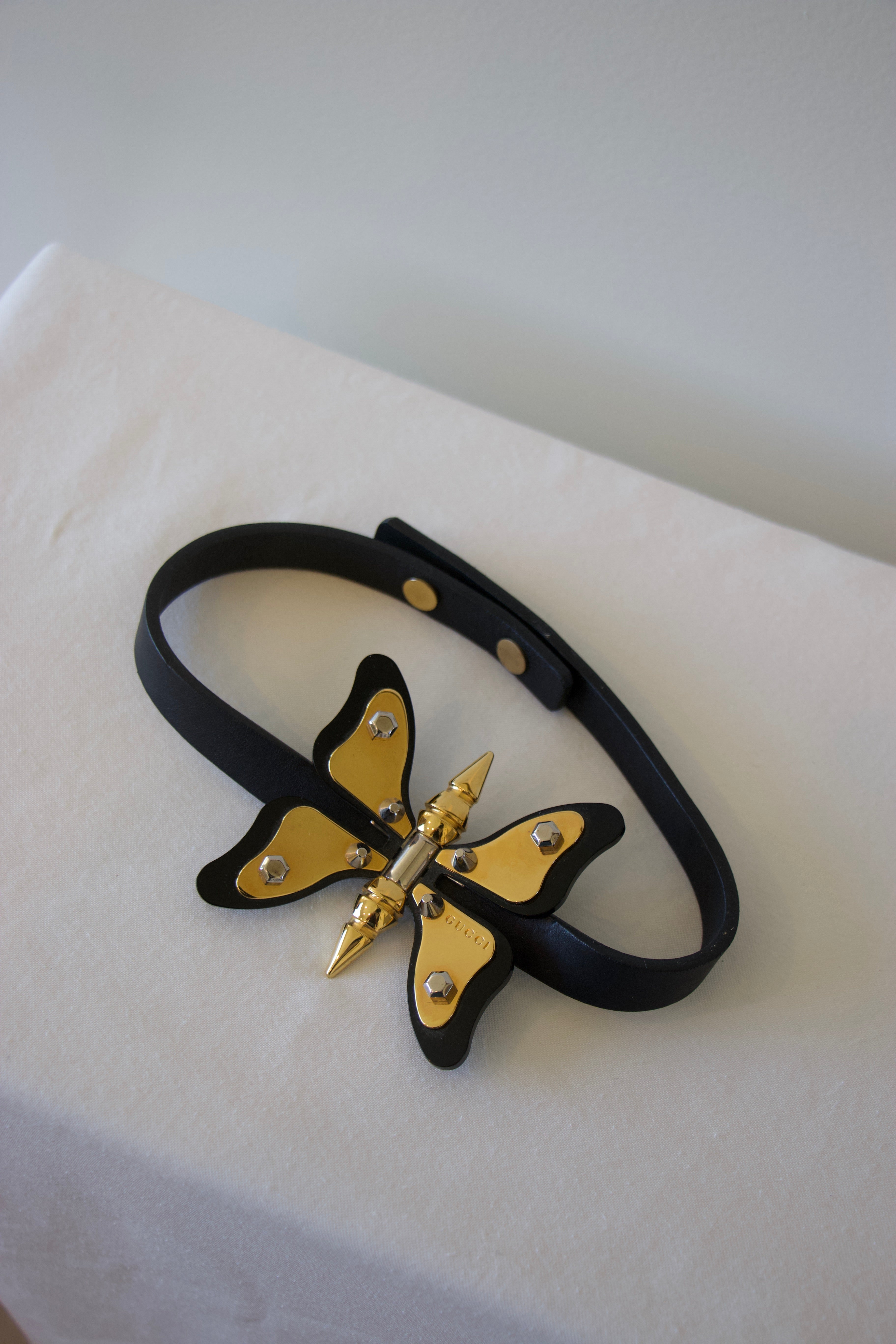 Gucci leather choker butterfly necklace flat